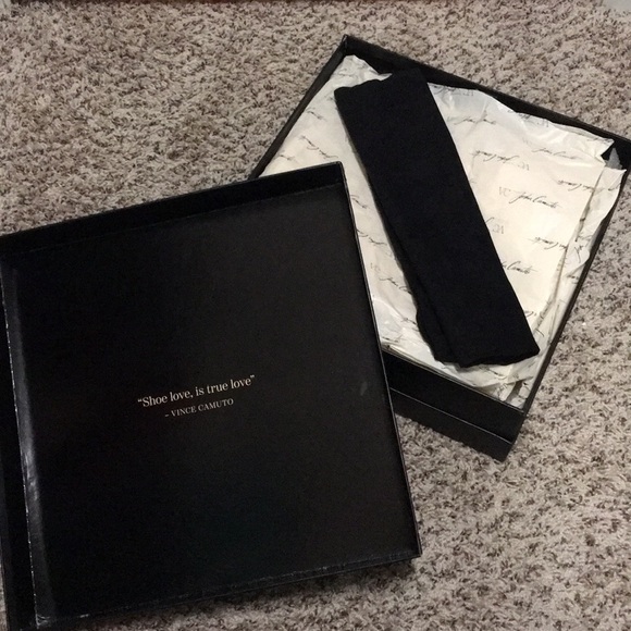 VC John Camuto Cai Round Toe Ankle Boot size 7.5M - Picture 2 of 7